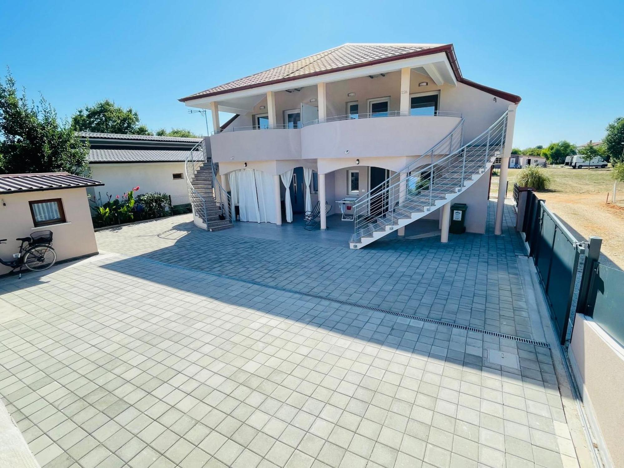 New Apartments Miya - Peroj Beach Bagian luar foto